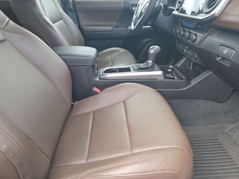 Used 2023 Toyota Tacoma Limited image 13