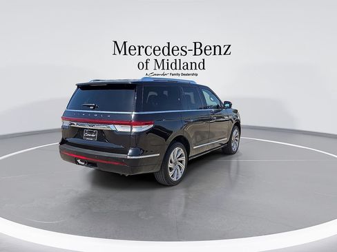 Used 2024 Lincoln Navigator Reserve AWD/4WD image 8