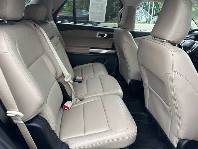 Used 2022 Ford Explorer XLT w/ Equipment Group 202A AWD/4WD image 17