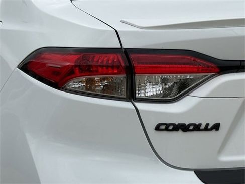 Used 2025 Toyota Corolla SE image 6