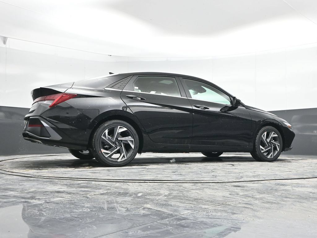 Used 2026 Hyundai Elantra Limited w/ Cargo Package FWD image 46