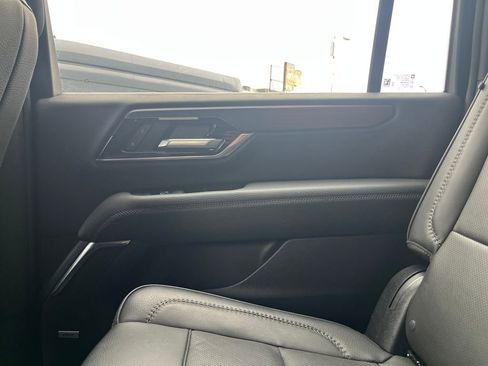 Used 2025 GMC Yukon XL Denali AWD/4WD image 19