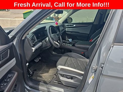 Used 2025 Volkswagen Atlas Peak Edition SE AWD/4WD image 15