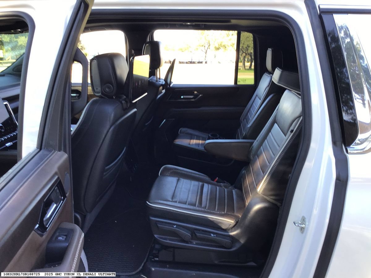 Used 2025 GMC Yukon XL Denali Ultimate AWD/4WD image 9