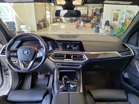 Used 2022 BMW X5 xDrive40i w/ Premium Package AWD/4WD image 18
