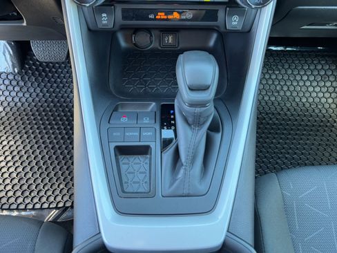 Used 2025 Toyota RAV4 XLE image 26