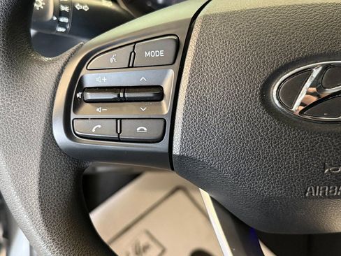 Used 2021 Hyundai Venue SE FWD image 11