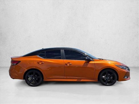 Used 2022 Nissan Sentra SR w/ SR Premium Package FWD image 4