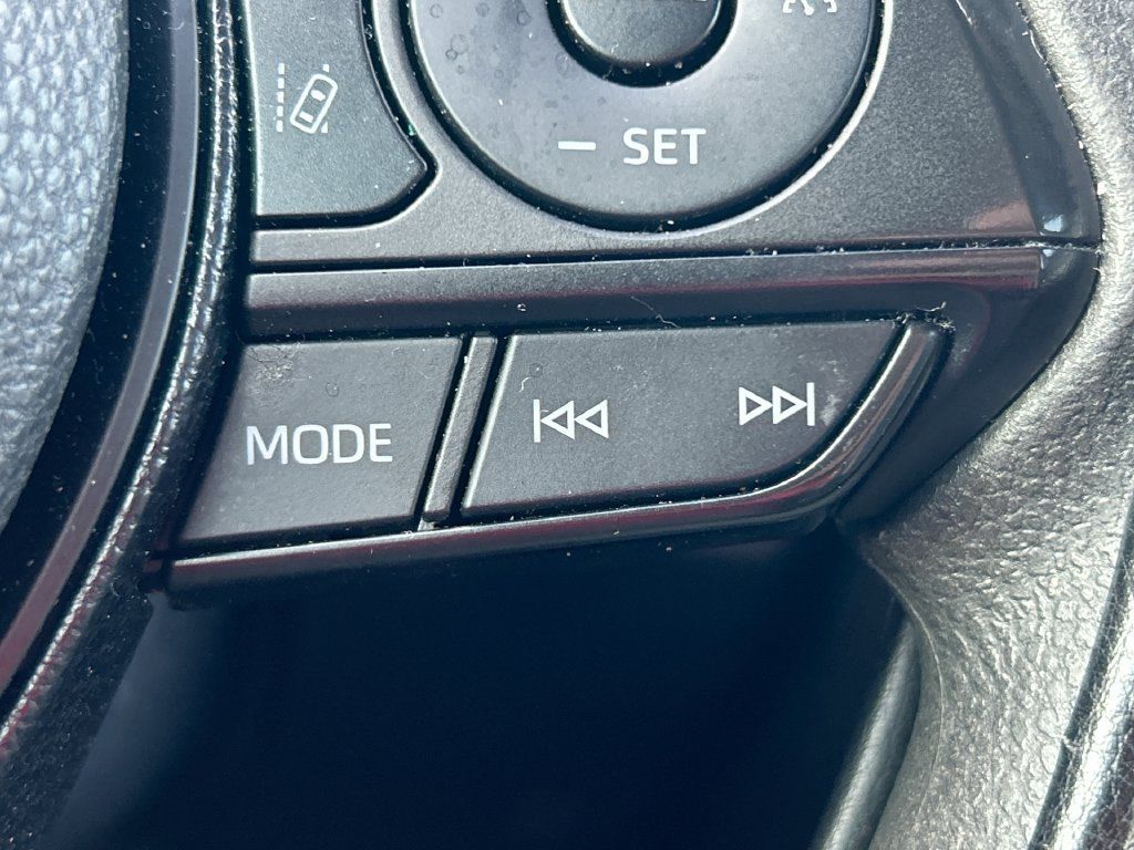 Used 2021 Toyota RAV4 XLE FWD image 17
