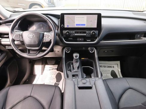 Used 2025 Toyota Grand Highlander AWD image 23