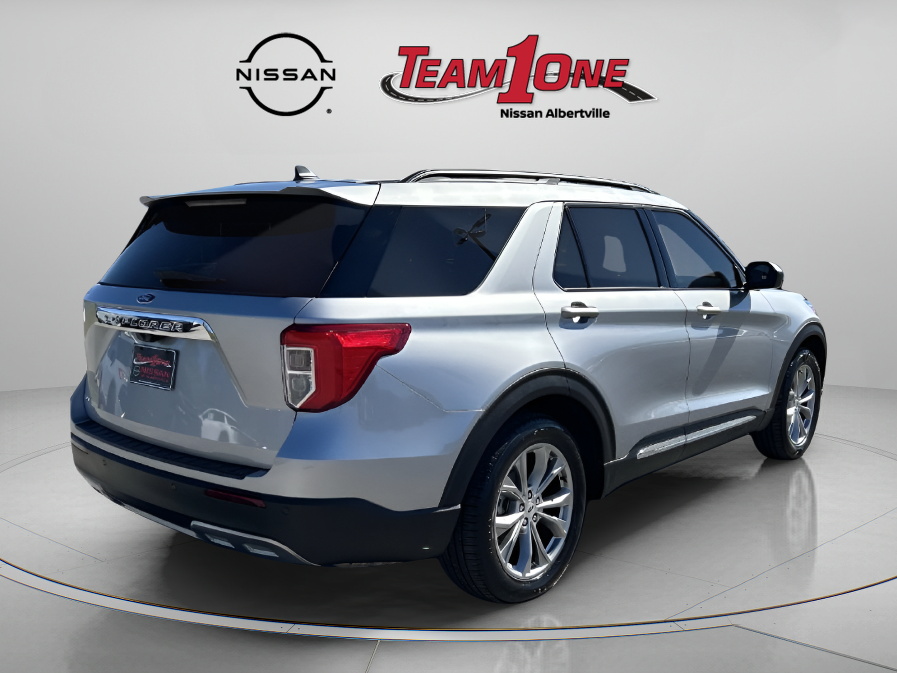 Used 2023 Ford Explorer XLT w/ Equipment Group 202A RWD image 8