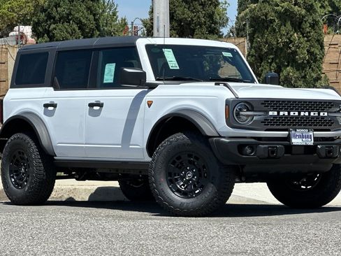 New 2026 Ford Bronco Badlands w/ Sasquatch Package AWD/4WD image 2