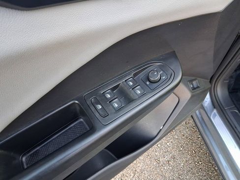 Certified 2022 Volkswagen Taos SE FWD image 16