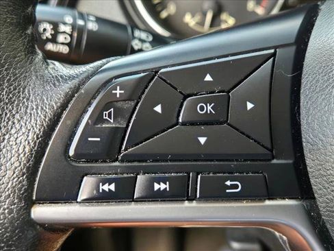 Used 2019 Nissan Rogue SL image 12