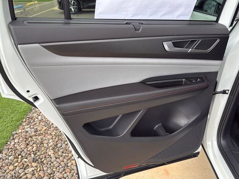 New 2025 Volkswagen Atlas Peak Edition SE image 15