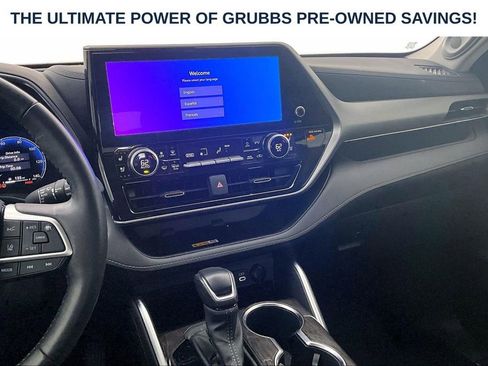 Used 2024 Toyota Highlander Platinum FWD image 9