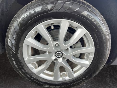 Used 2017 Nissan Rogue SV FWD image 14