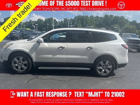 Used 2016 Chevrolet Traverse LT w/ Style and Technology Package FWD image 6