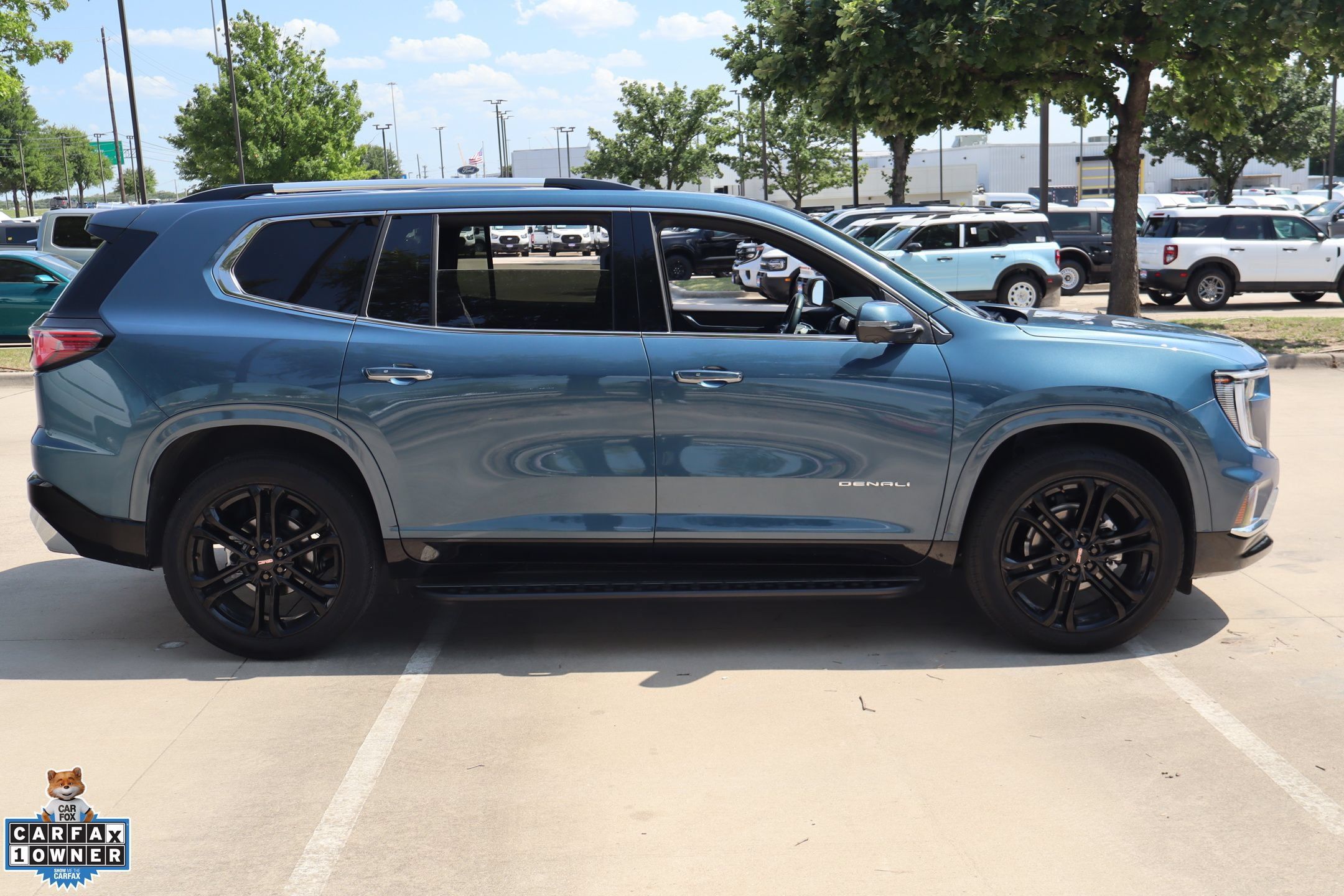 Used 2025 GMC Acadia Denali w/ LPO, Floor Liner Package FWD image 2