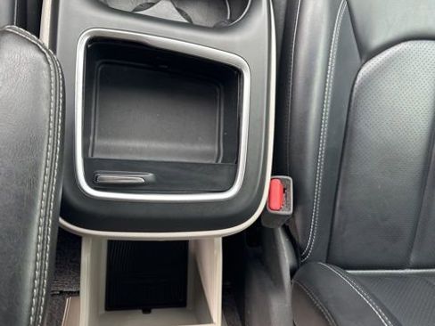 Used 2023 Chrysler Pacifica Touring-L FWD image 34