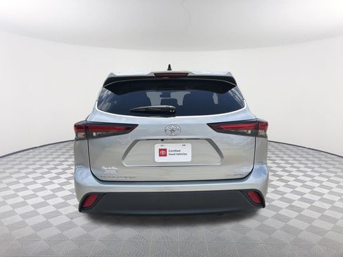 Certified 2024 Toyota Highlander LE AWD/4WD image 15