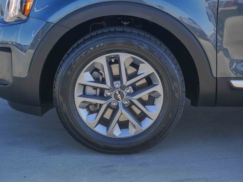 Used 2024 Kia Telluride LX image 5