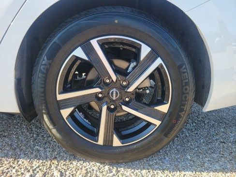 Used 2024 Nissan Sentra SV FWD image 11