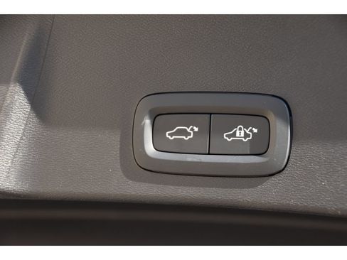 Certified 2025 Volvo XC40 B5 Core w/ Protection Package Premier image 25