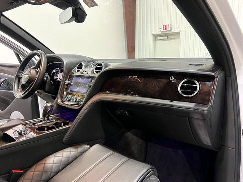 Used 2019 Bentley Bentayga image 10