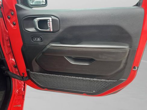 Used 2025 Jeep Wrangler Unlimited Sahara AWD/4WD image 13