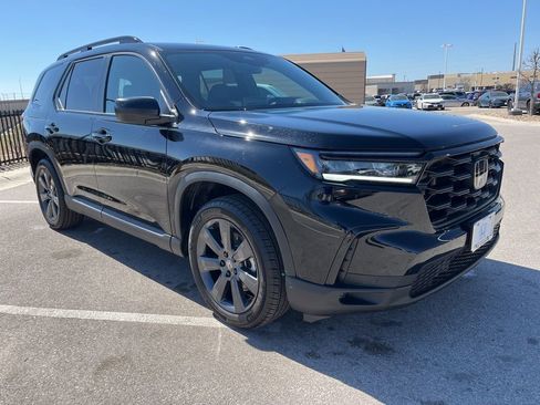 Certified 2025 Honda Pilot Sport image 3