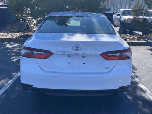 Used 2022 Toyota Camry LE image 4
