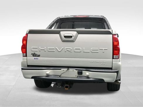 Used 2005 Chevrolet Avalanche Z71 w/ Sun And Sound Package AWD/4WD image 4