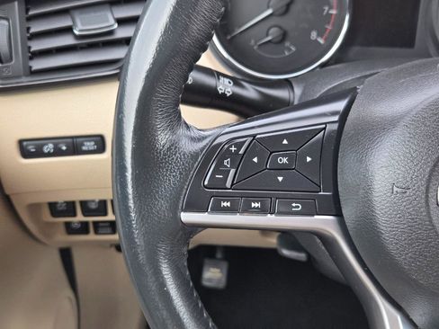 Used 2017 Nissan Rogue SL image 27