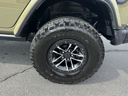 Used 2025 Jeep Wrangler Unlimited Rubicon image 23