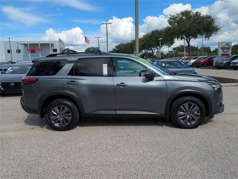 Certified 2025 Nissan Pathfinder SV image 4