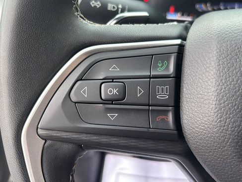Used 2023 Jeep Grand Cherokee L Laredo AWD/4WD image 12