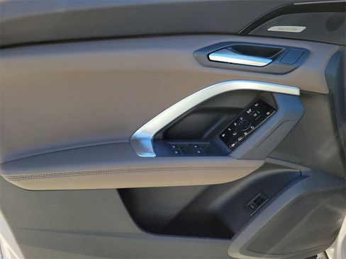 Used 2025 Audi Q5 Premium Plus w/ Premium Plus image 19