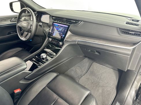 Used 2022 Jeep Grand Cherokee Overland w/ Luxury Tech Group IV image 31