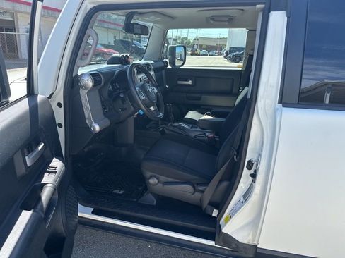Used 2012 Toyota FJ Cruiser 4WD w/ Convenience Pkg image 9