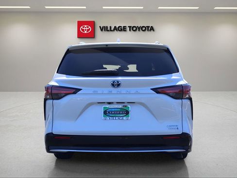 Certified 2021 Toyota Sienna Limited FWD image 4