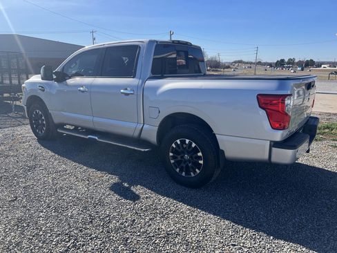 Used 2017 Nissan Titan SL w/ Off-Road Package image 4