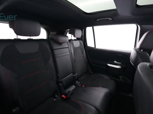 Used 2024 Mercedes-Benz EQB 300 4MATIC image 5