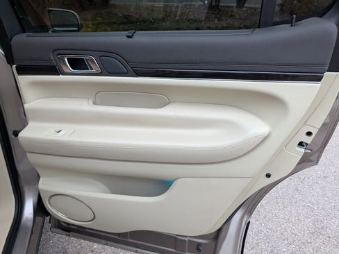 Used 2018 Lincoln MKT AWD image 36