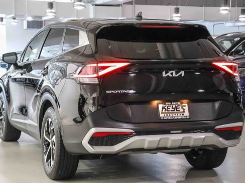 Used 2024 Kia Sportage EX FWD image 2