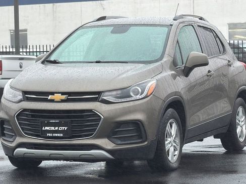 Used 2021 Chevrolet Trax LT w/ Driver Confidence Package image 8