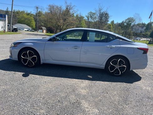 Used 2024 Nissan Altima 2.5 SR FWD image 11