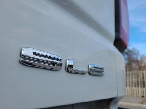 Used 2023 GMC Sierra 1500 SLE AWD/4WD image 18