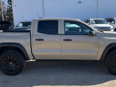 Used 2024 Chevrolet Colorado Trail Boss w/ Technology Package AWD/4WD image 5