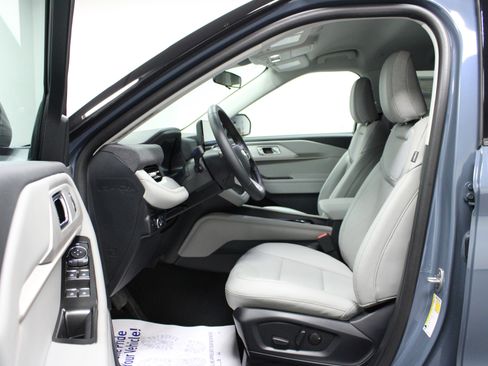 New 2026 Ford Explorer Active w/ Active Comfort Package image 12